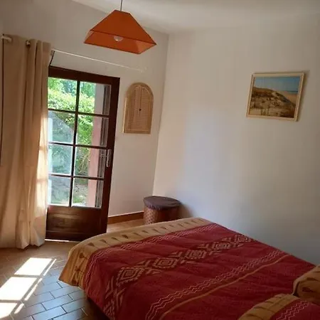 Maison Dans Village De 6p *